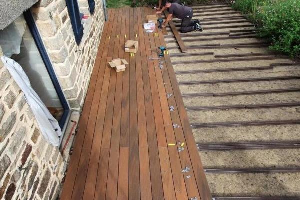 Pose d'une terrasse Nuances Ipé de Silvadec sur dalle béton et lambourdes composite